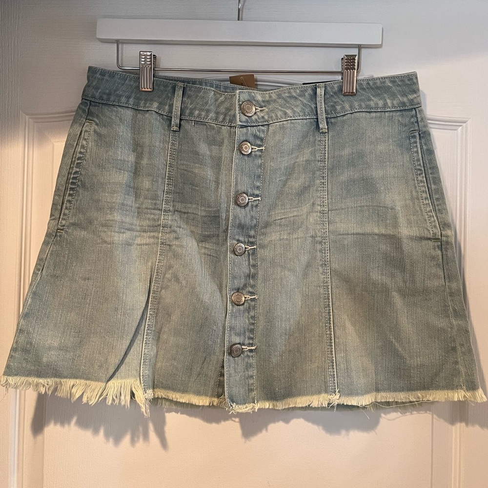 NWT American Eagle AE Light Wash Fringe Denim Button Skirt